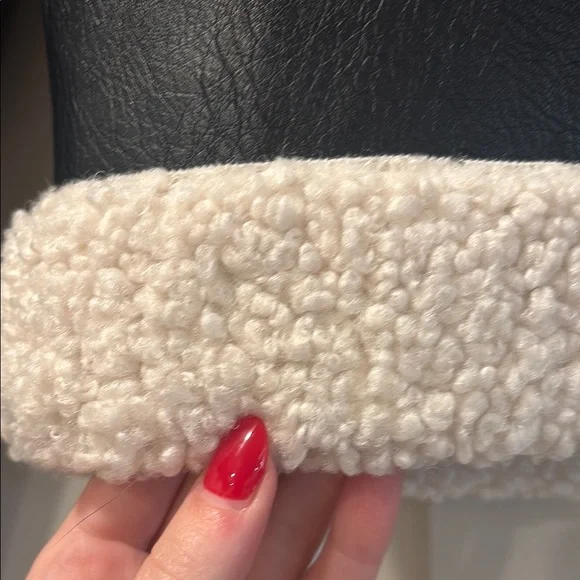 Abercrombie & Fitch Black and Cream Leather Jacket with Shearling Trim - Picture 5 of 5